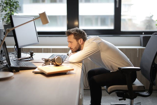 Mauvaise posture : comment corriger et éviter les douleurs - Mon Secret Bien-être