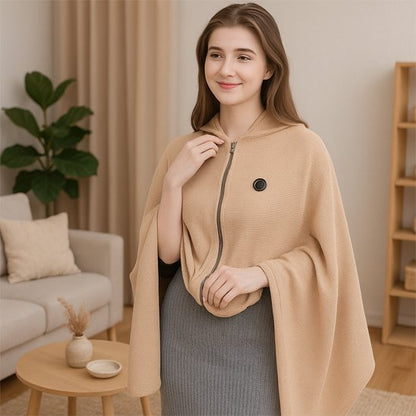 Couverture chauffante beige sur jeune femme souriante