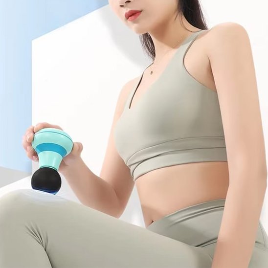 Pistolet de massage sur cuisse