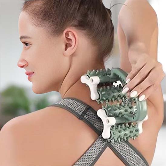 Rouleau de massage appliqué dans le dos